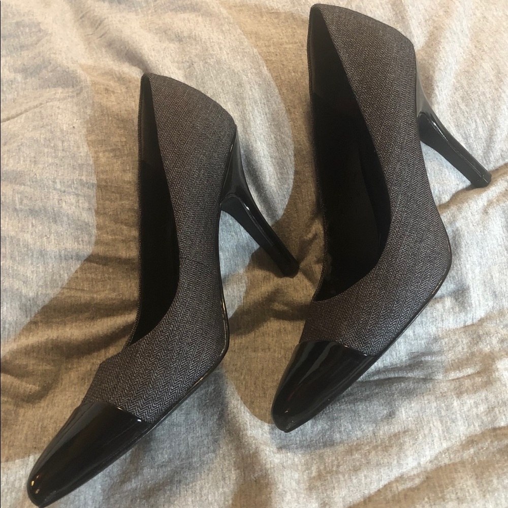 Nine West Leather Toed Black & Gray Pump